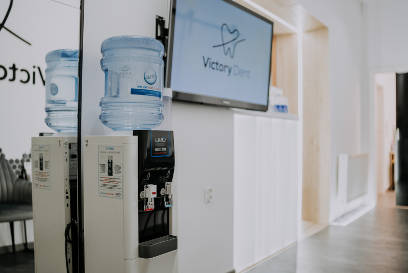 Káva, čaj, príjemna voda na osvieženie je vo Victorydent zubná ambulancia Košice samozrejmosťou.