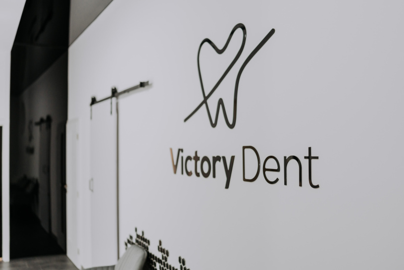 Na kvalitnom logu sme si dali záležať - veď sme Victorydent zubná klinika Košice :).